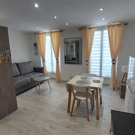 Lumineux Avec Parking Proche Monaco, Nice, Et Gare Menton